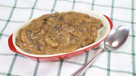 簡單5種材料還原KFC經典食譜　惹味黑椒蘑菇飯